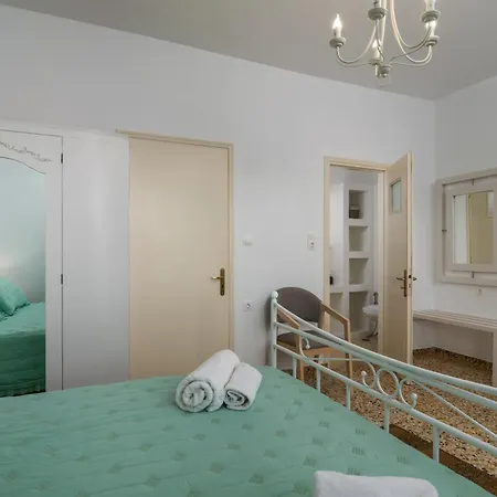 Tranquille House Holiday home Provatas